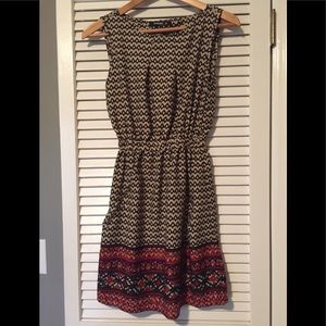 Black and cream dress pockets.